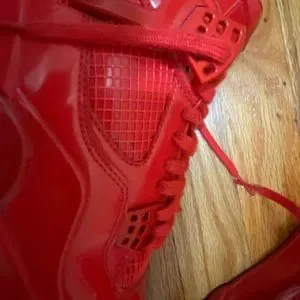 Air Jordan IV University Red size 11.  Lightly worn. ! CREASED! m_637a8de024237a1405aee95d.jpg main image 3